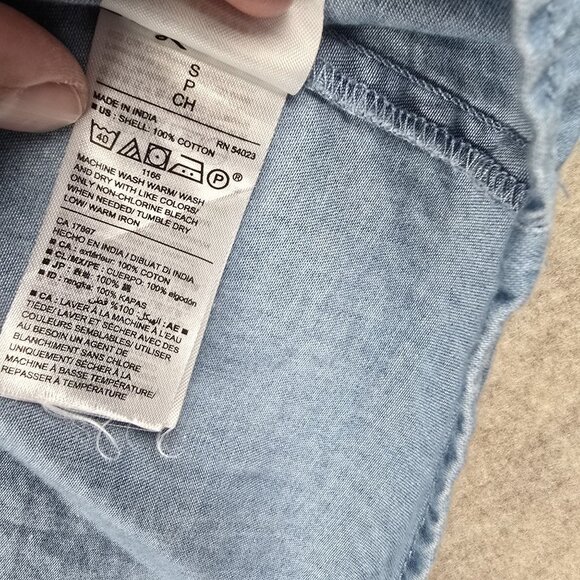 Old Navy Embroidered Chambray Sleeveless Top Size S - Picture 5 of 7